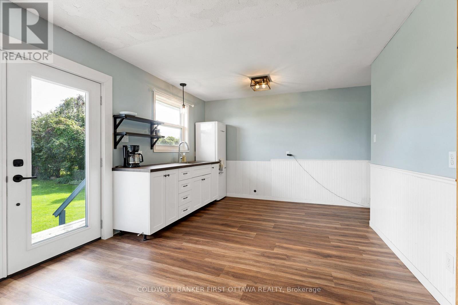 2335 TENNYSON ROAD - 10