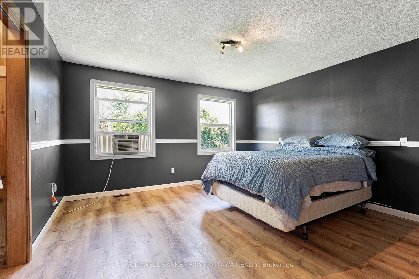 2335 TENNYSON ROAD - 12