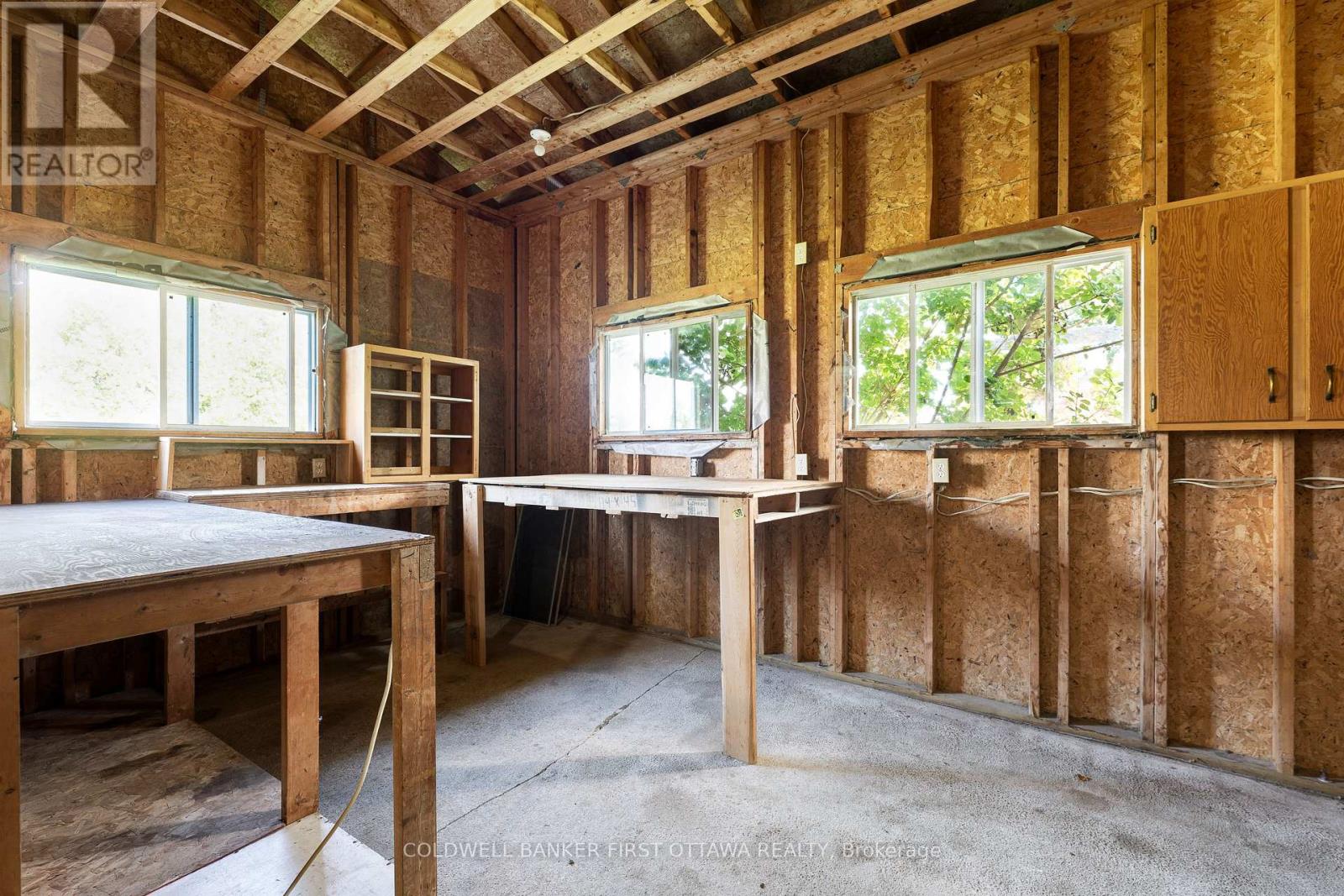 2335 TENNYSON ROAD - 23