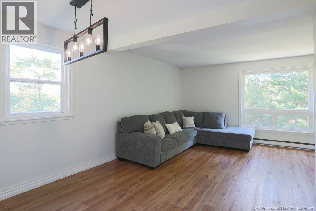 25 Hillsview Crescent - Image 7