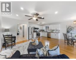 Family room - 25 Hickory Grove, Belleville, ON K8N5X6 Photo 11