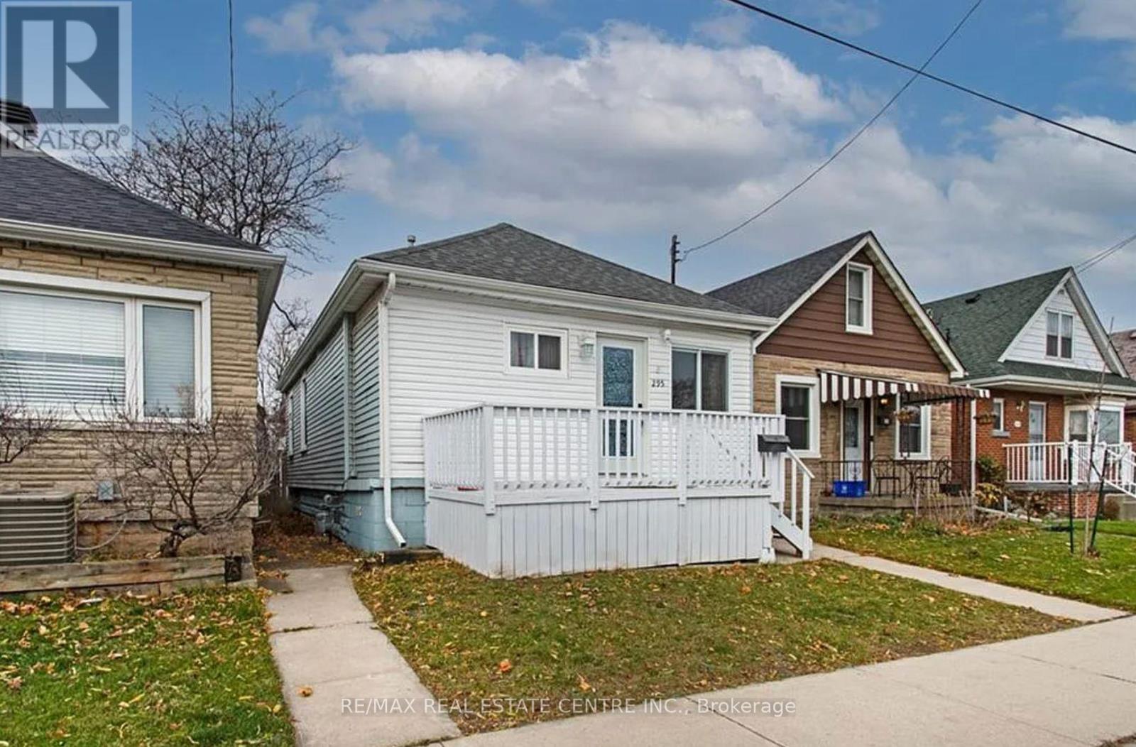 Photo of 295 Strathearn Avenue