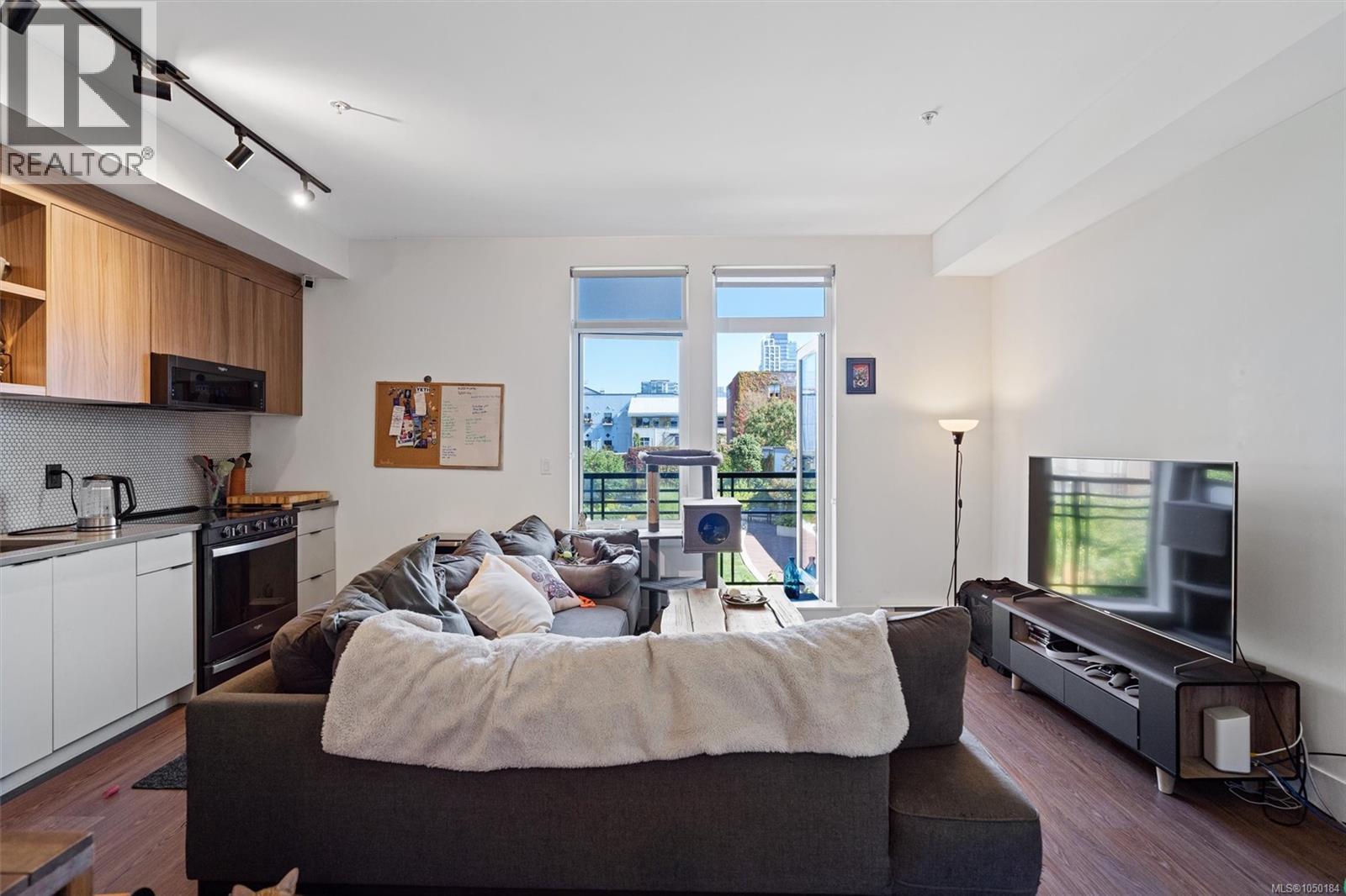#306 515 Chatham St - 10