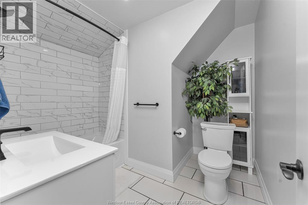 4236 ROSELAND DRIVE East - 23