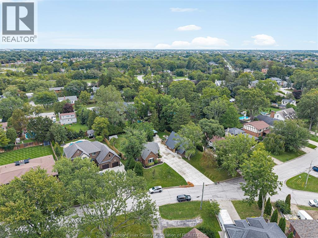 4236 ROSELAND DRIVE East - 33