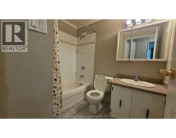 Foyer - 975 Grand Avenue West, Chatham, ON N7L4Z6 Photo 6