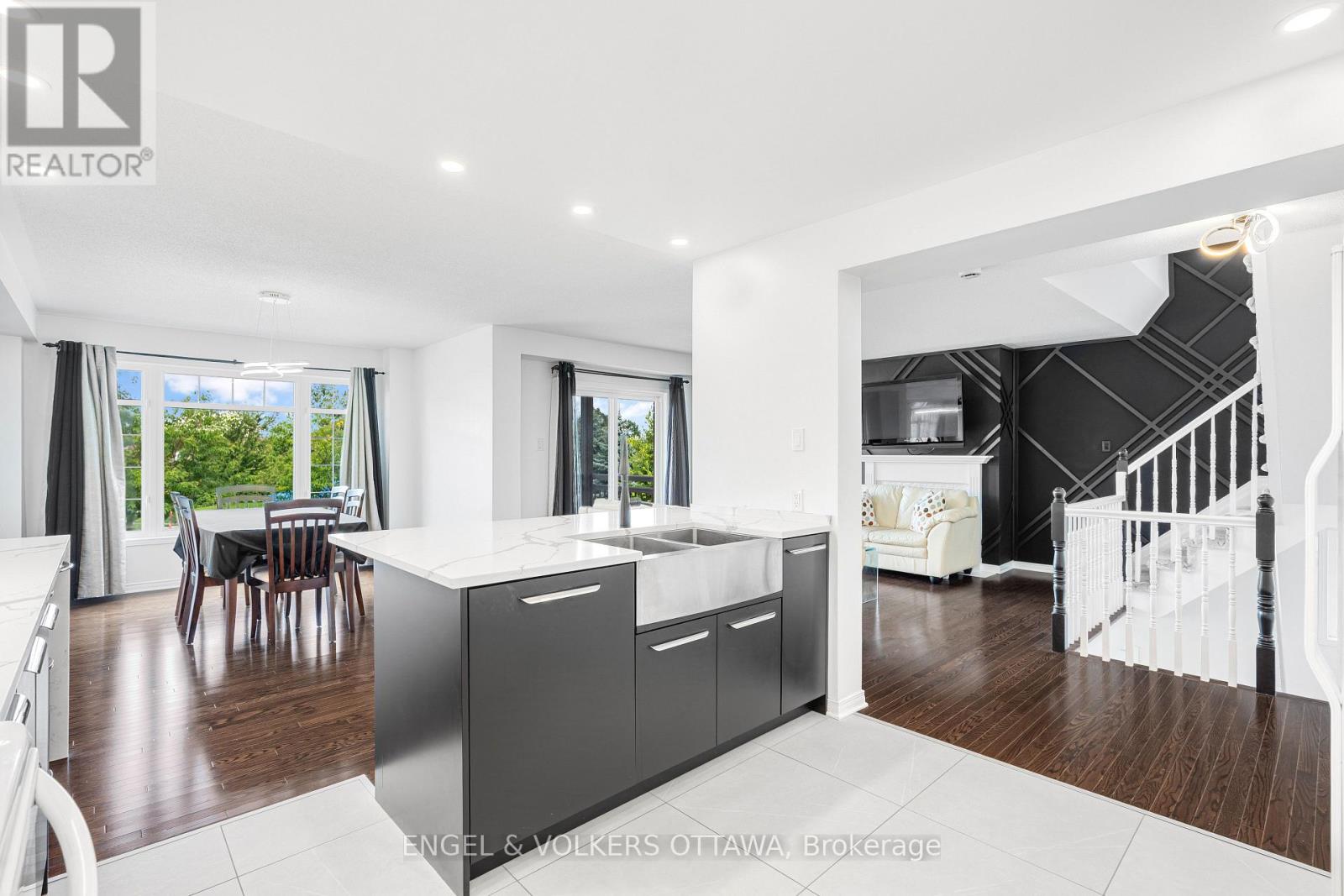 290 CITIPLACE DRIVE N - 18