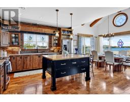 94 Amber Drive thumbnail 26