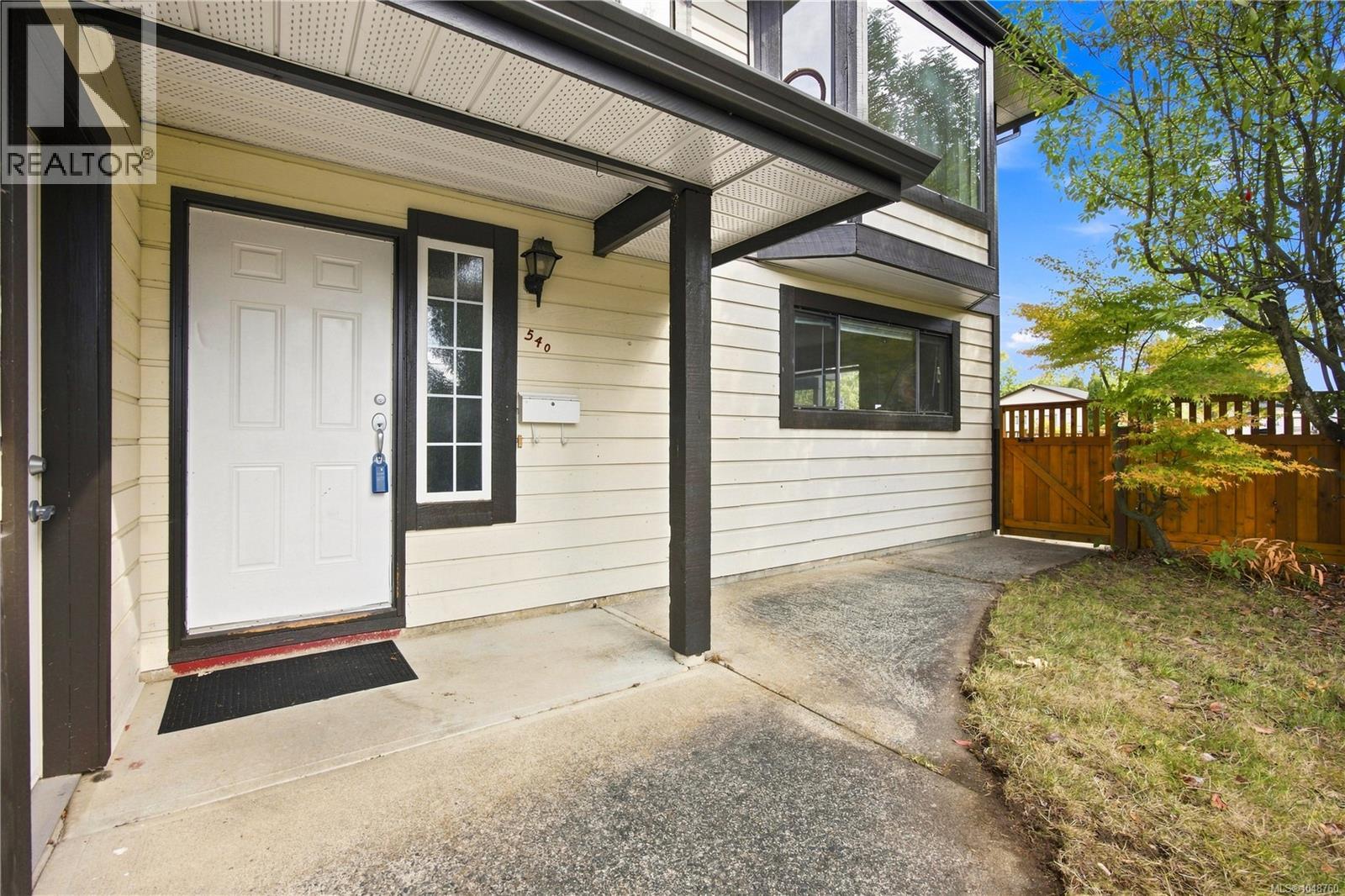 540 Dundas St - 32