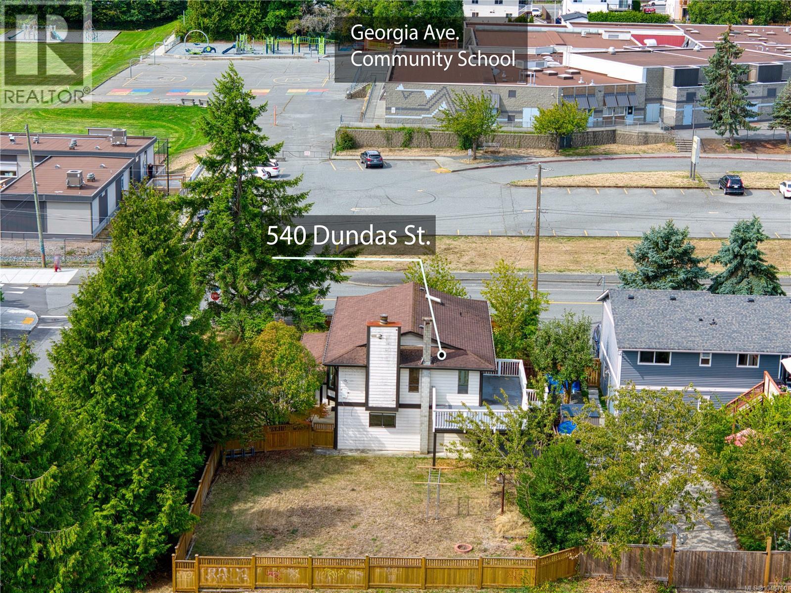 540 Dundas St - 36