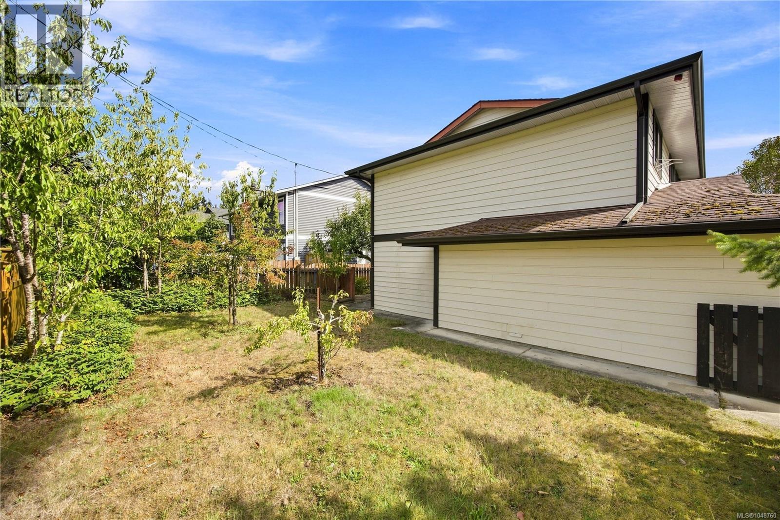 540 Dundas St - 4