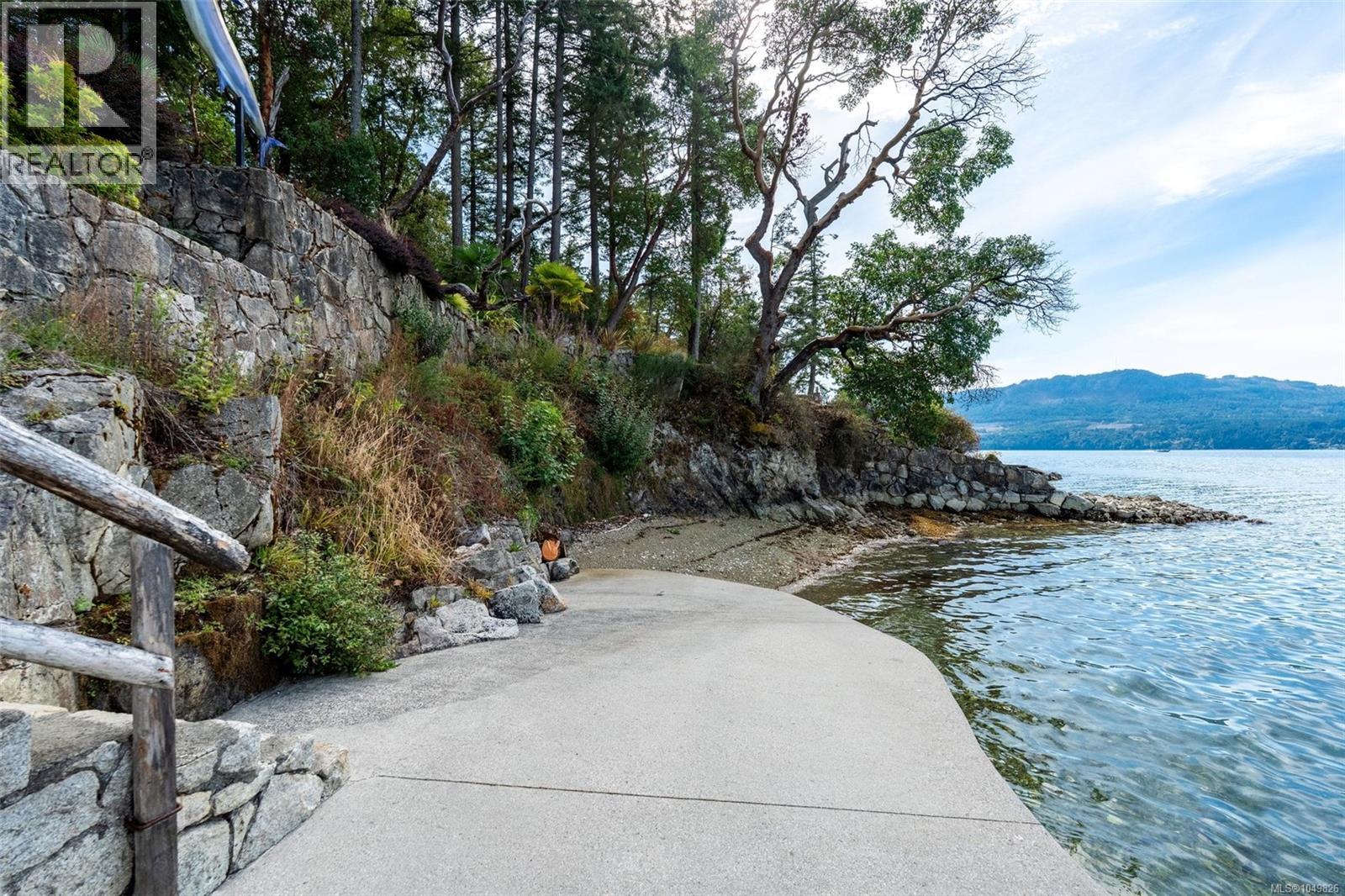 8530 & 8520 West Saanich Rd - 25