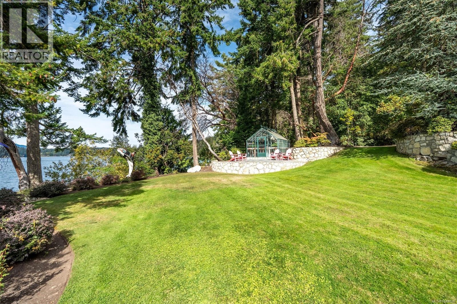 8530 & 8520 West Saanich Rd - 32