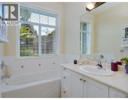 Bedroom - 2386 Poplar Dr, Sooke, BC V9Z0Y5 Photo 12