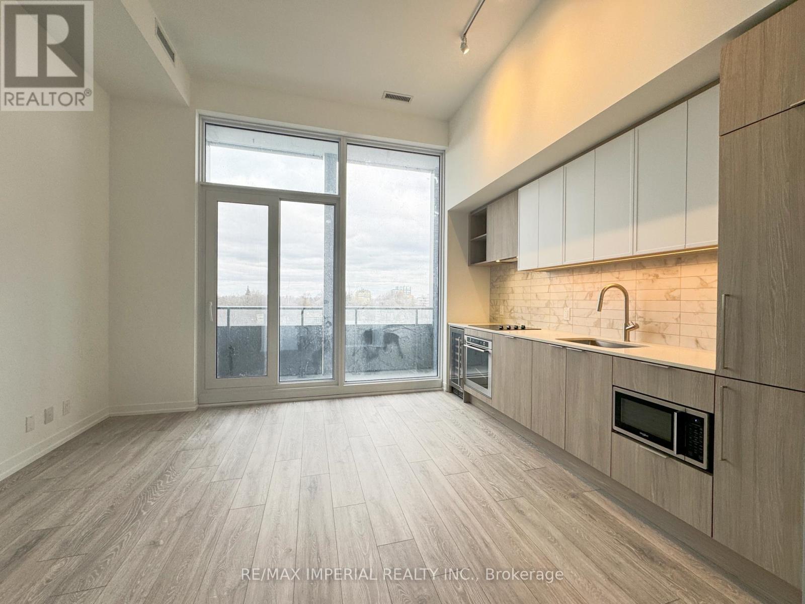 1005 - 2020 BATHURST STREET