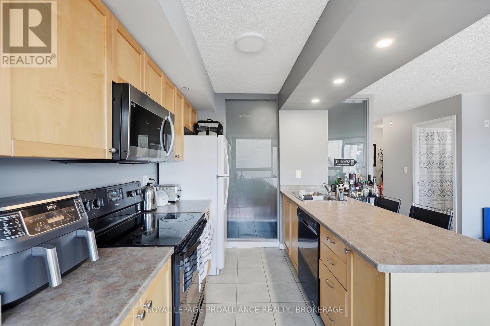 #501 121 QUEEN STREET - Image 11
