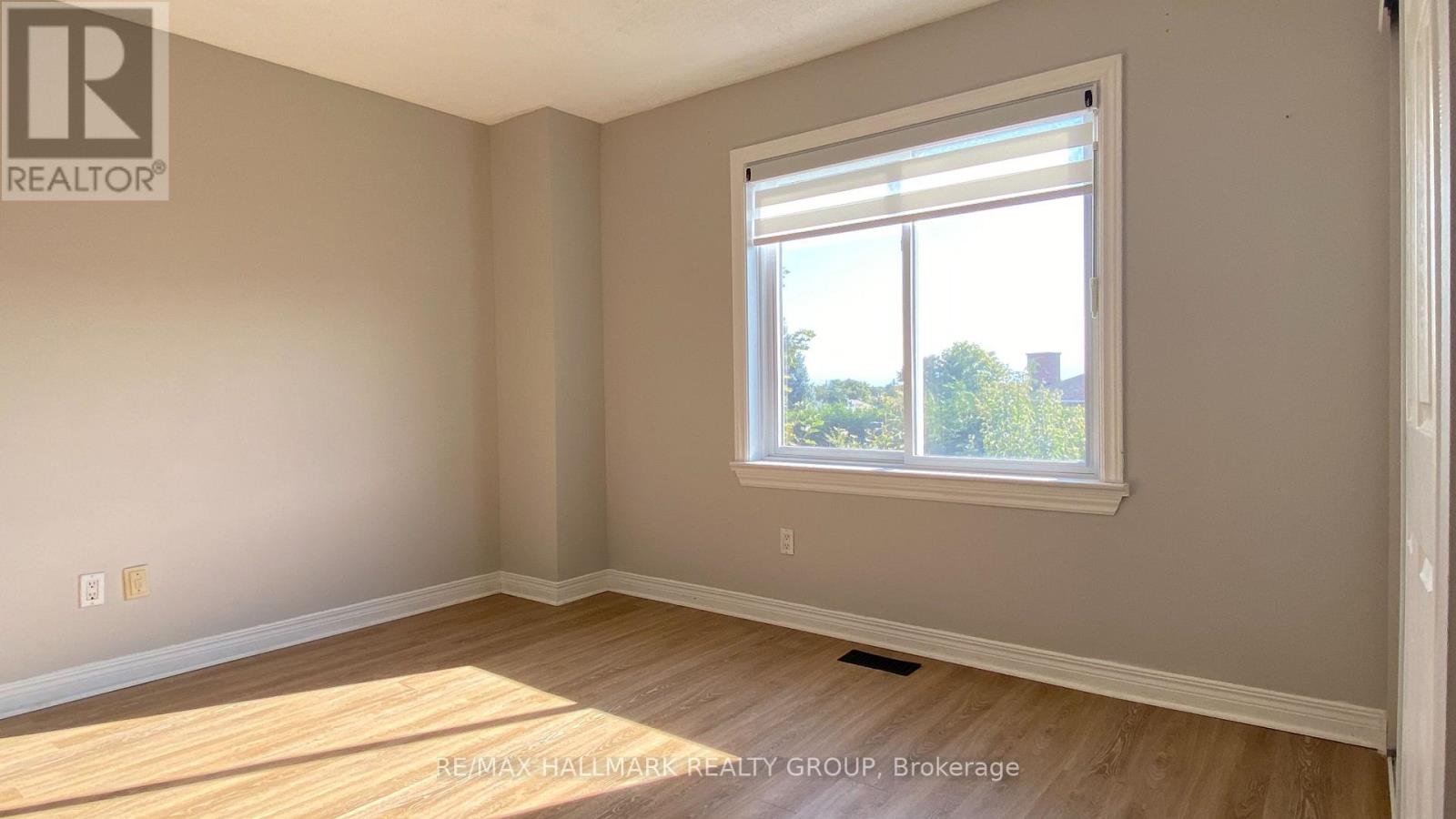 128 GRENADIER WAY - Image 32