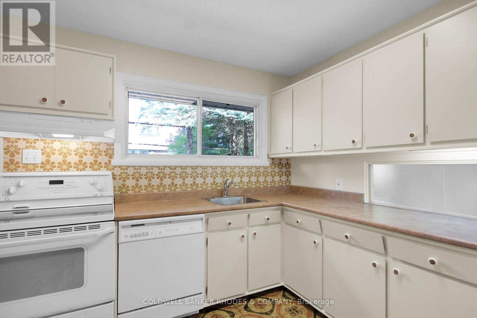 11 WALLFORD WAY - Image 18