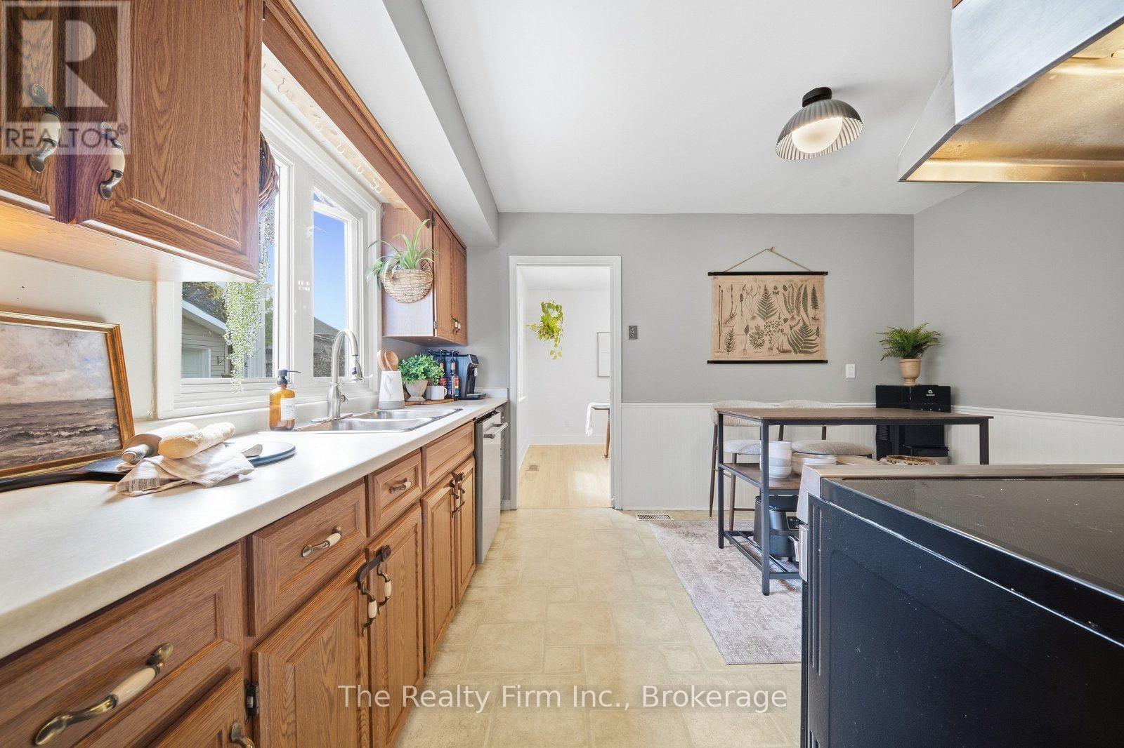 760 GLADSTONE DRIVE - 10