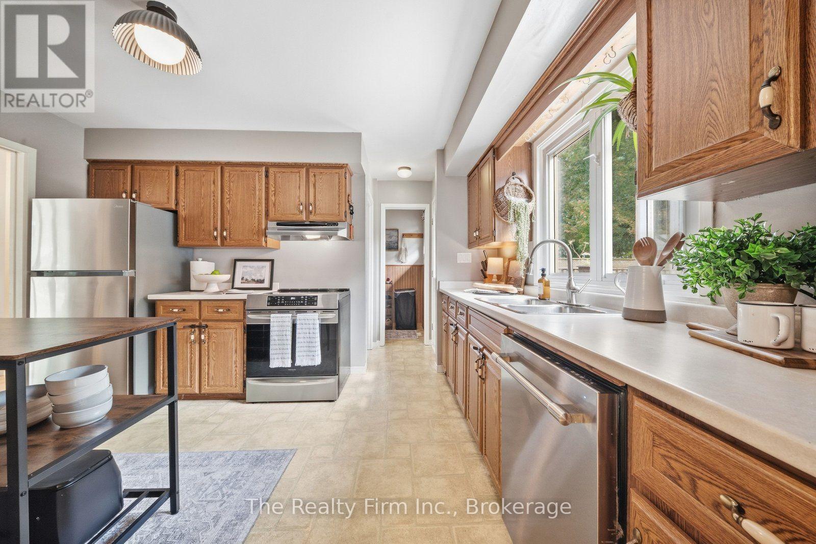 760 GLADSTONE DRIVE - 11