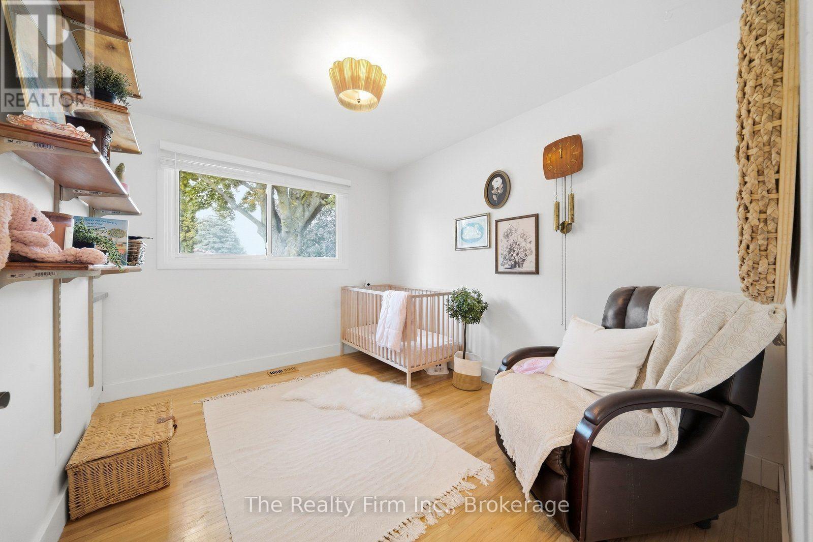 760 GLADSTONE DRIVE - 16