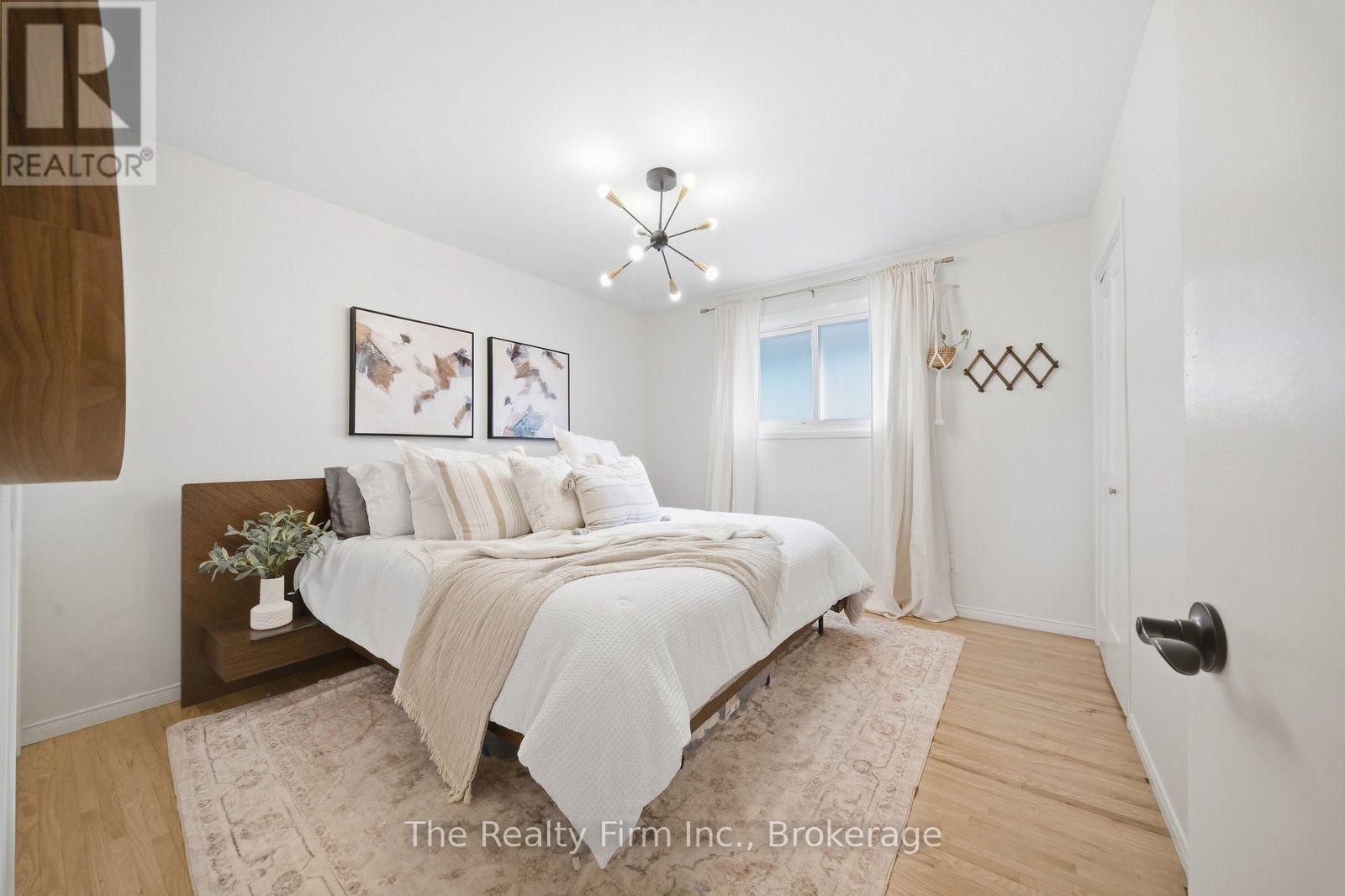 760 GLADSTONE DRIVE - 18