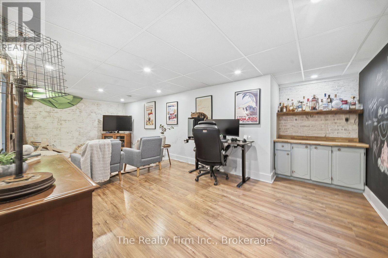 760 GLADSTONE DRIVE - 20
