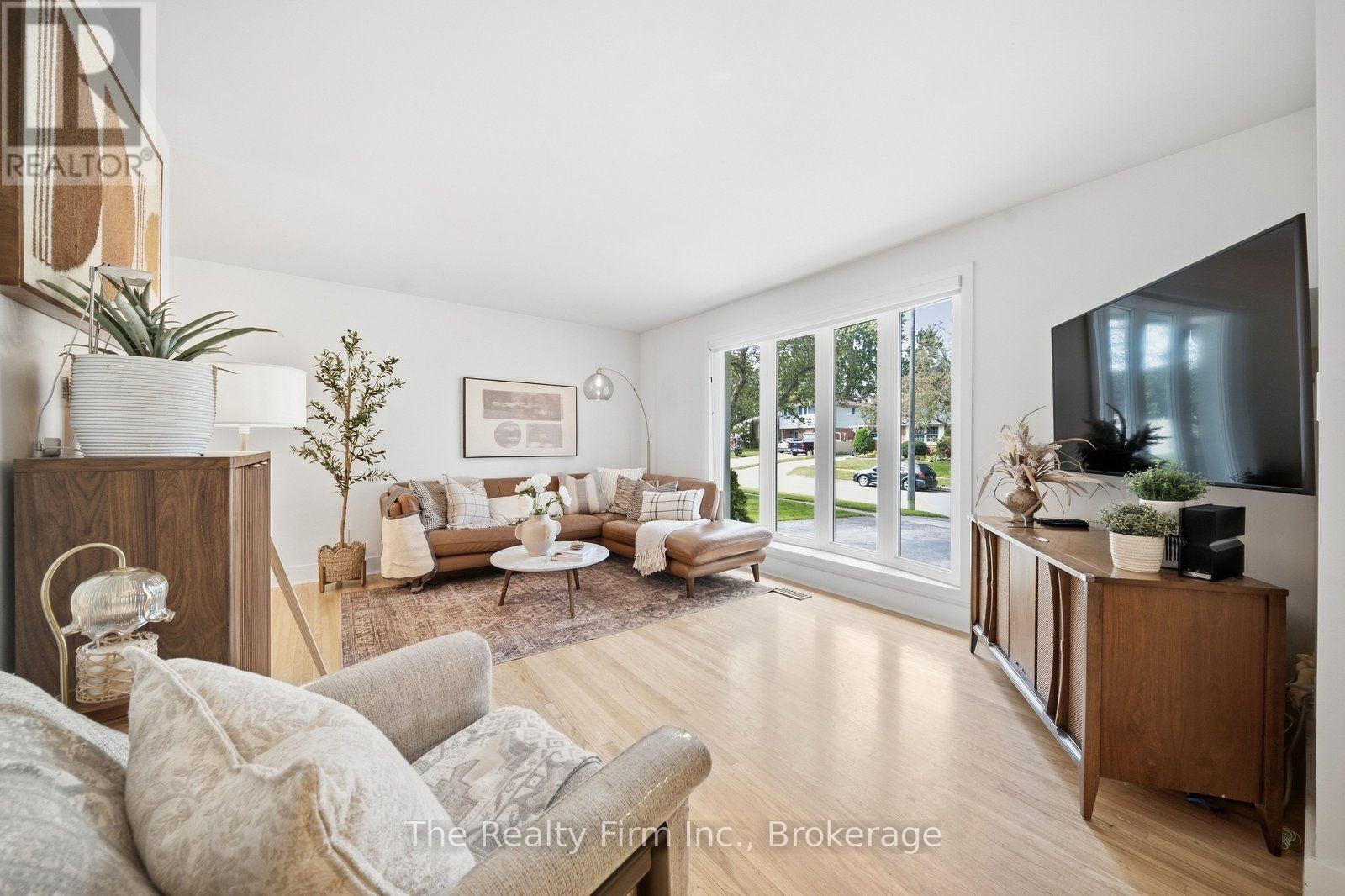 760 GLADSTONE DRIVE - 7