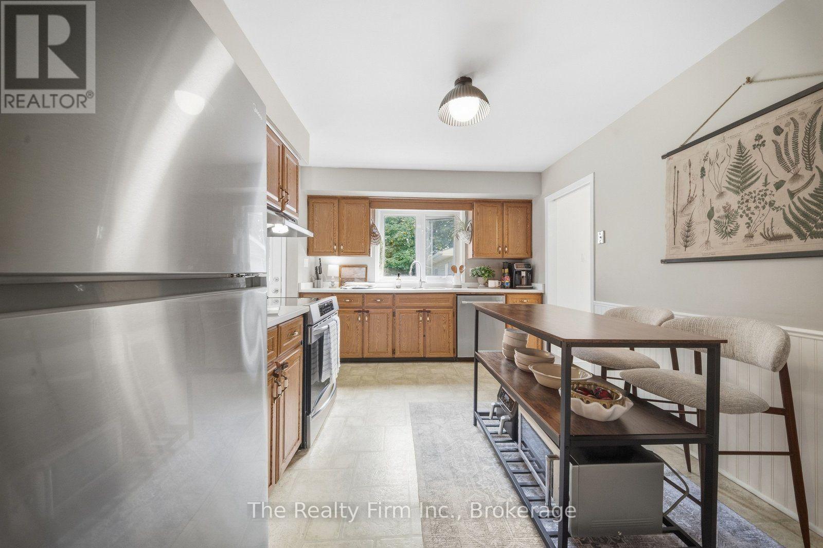 760 GLADSTONE DRIVE - 9