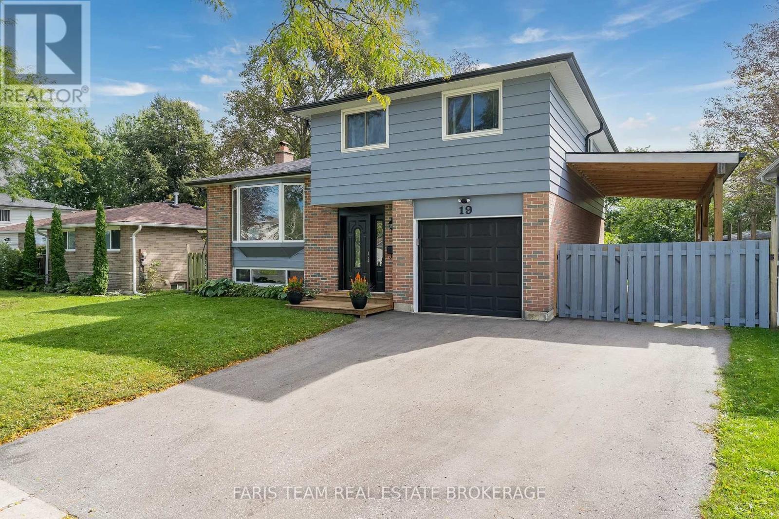 19 Colleen Avenue, Barrie (Grove East), Ontario, L4M2M9, Barrie (Grove East), Ontario — photo 3 of 5
