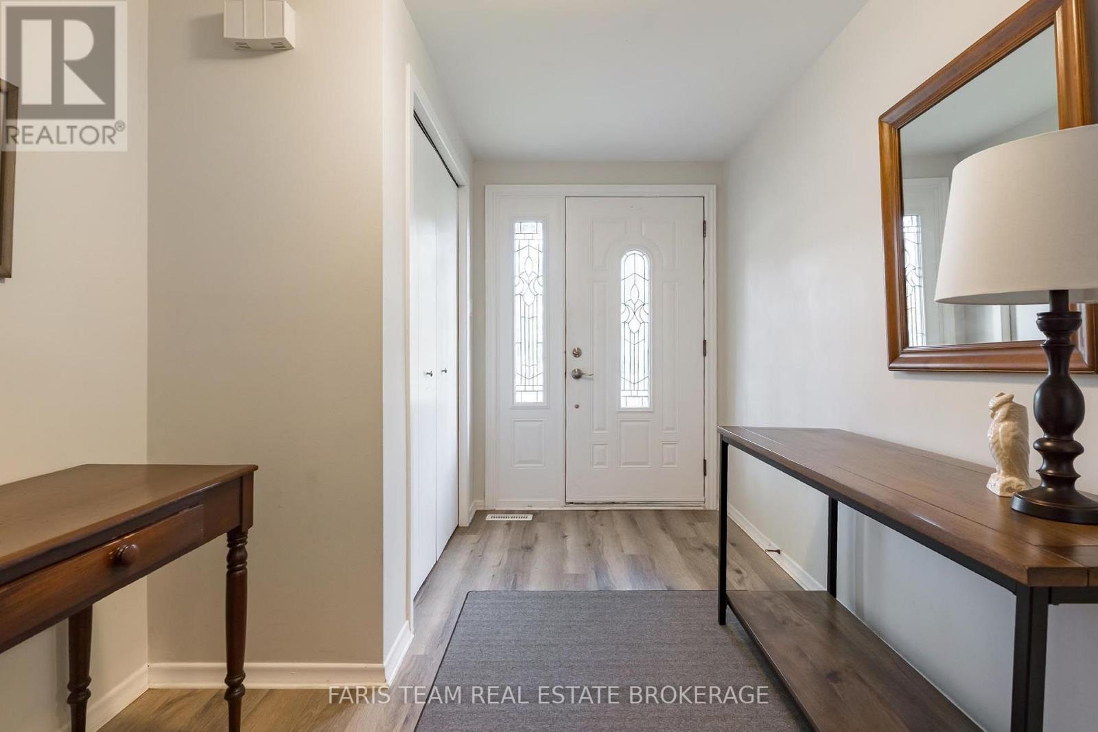 19 Colleen Avenue, Barrie (Grove East), Ontario, L4M2M9, Barrie (Grove East), Ontario — photo 4 of 5