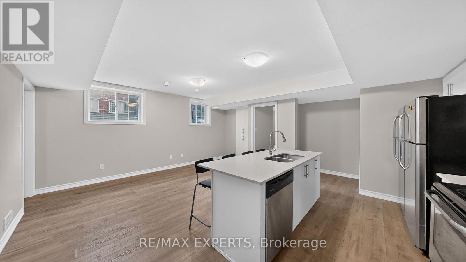 #13 246 PENETANGUISHENE ROAD - 29