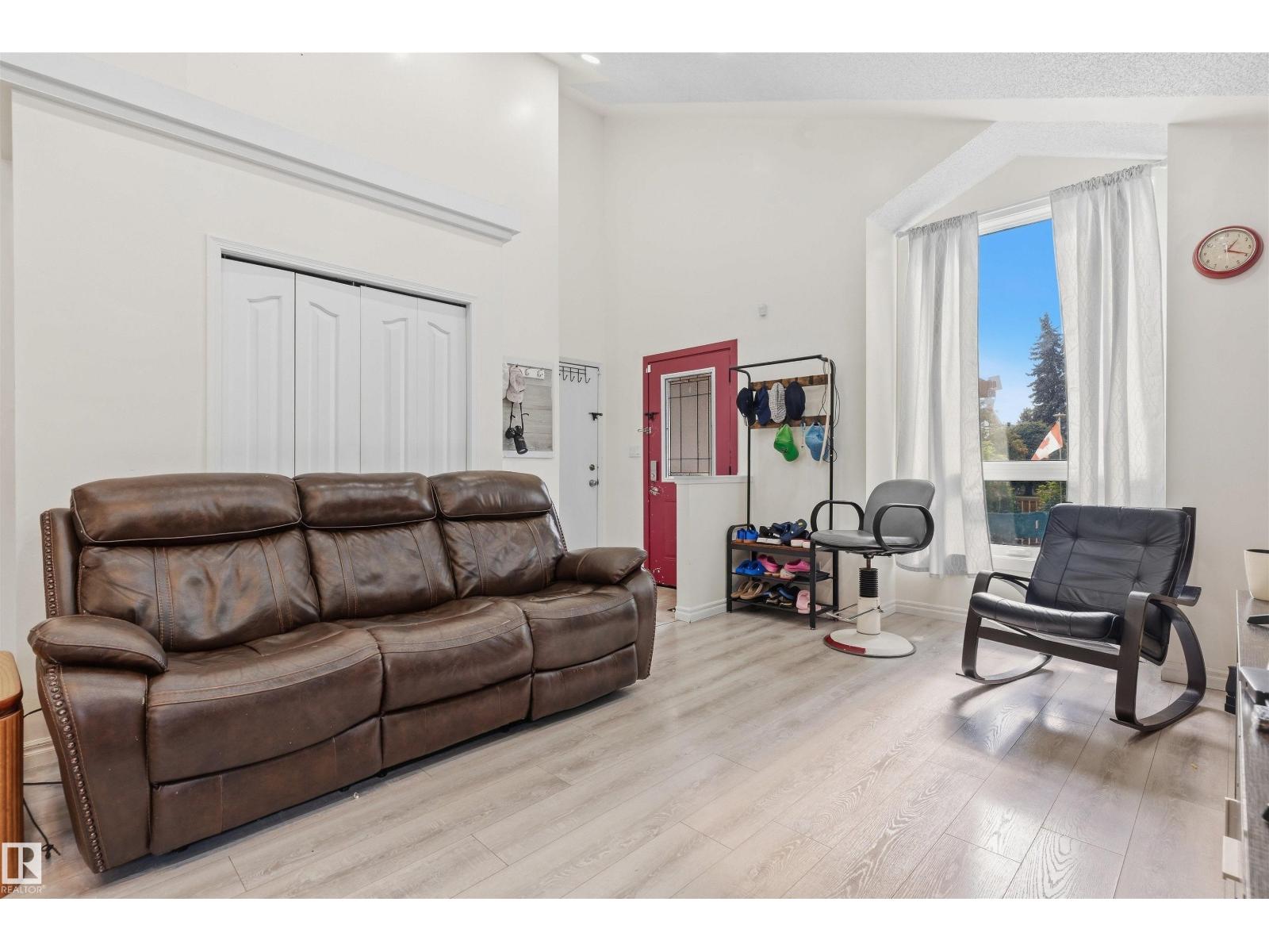 4824 13 AV NW - 11