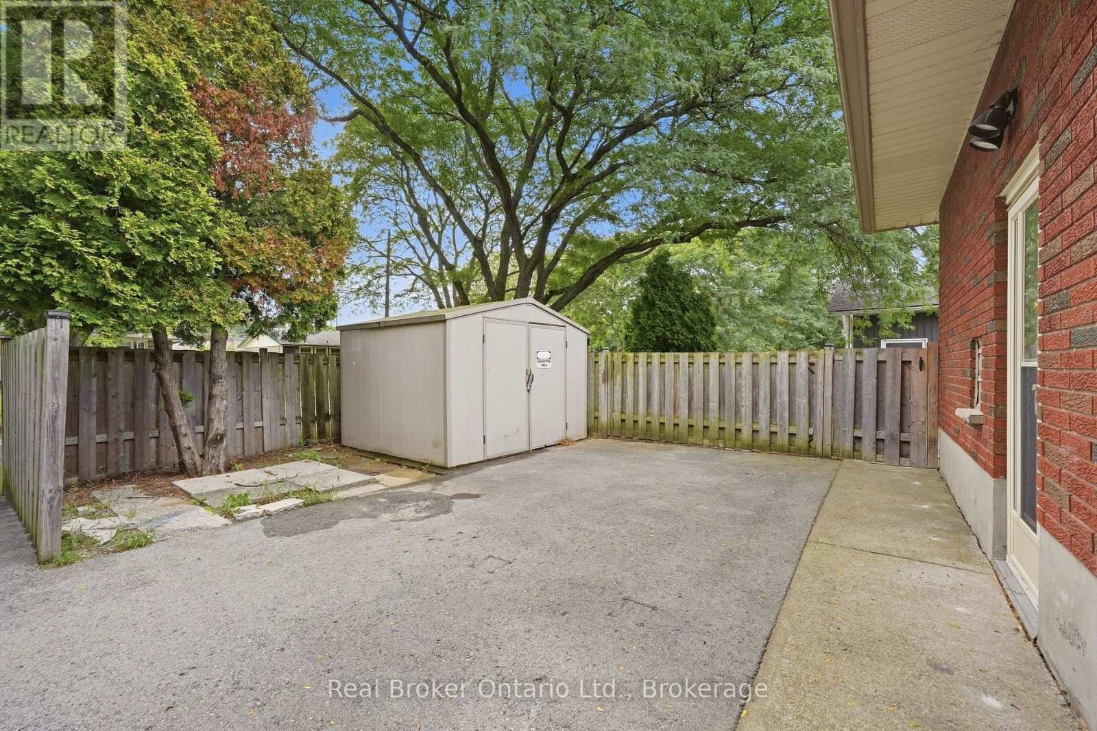 28 BRENTWOOD DRIVE - Image 33