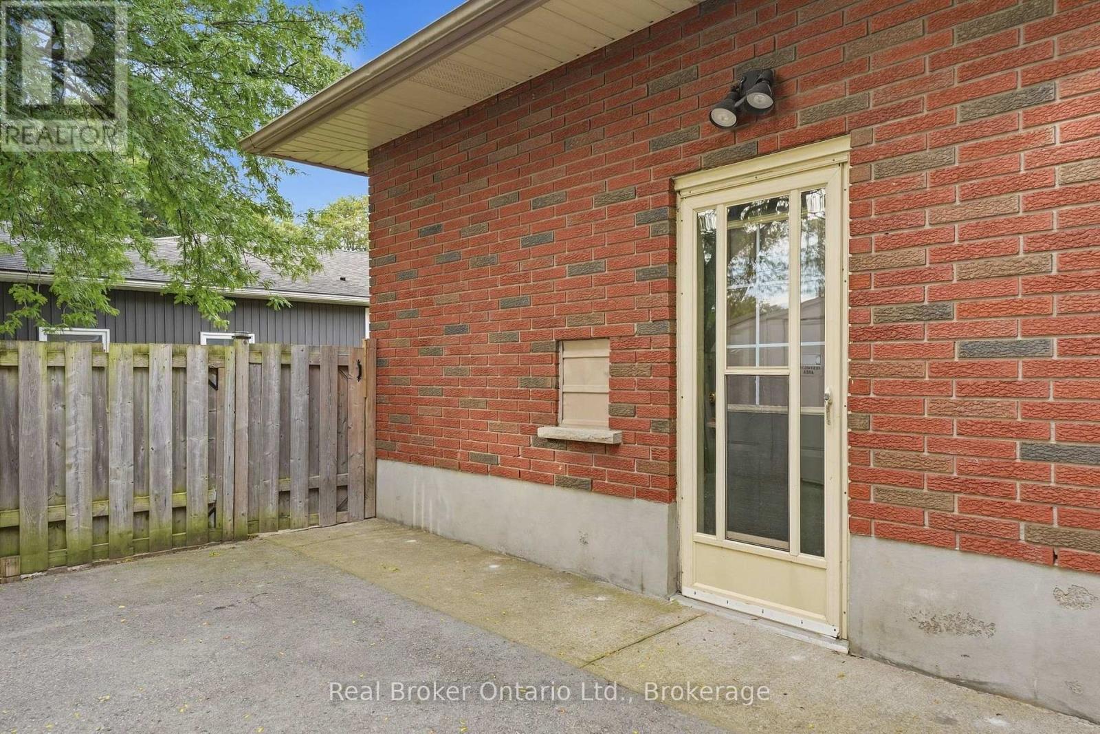 28 BRENTWOOD DRIVE - 32