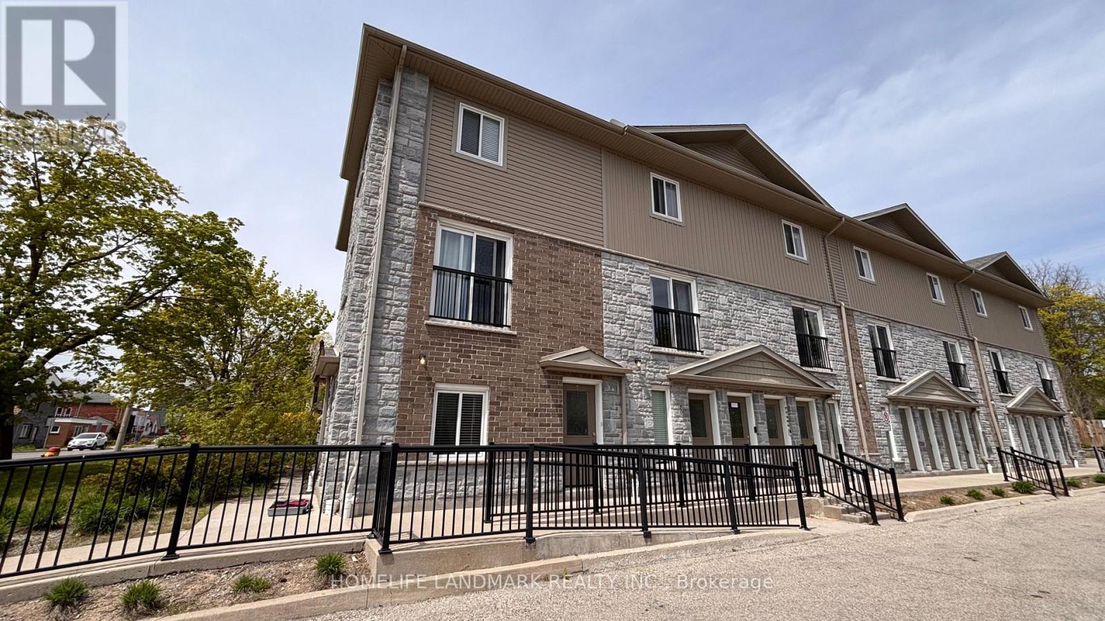 #1 122 COURTLAND AVENUE E - 1