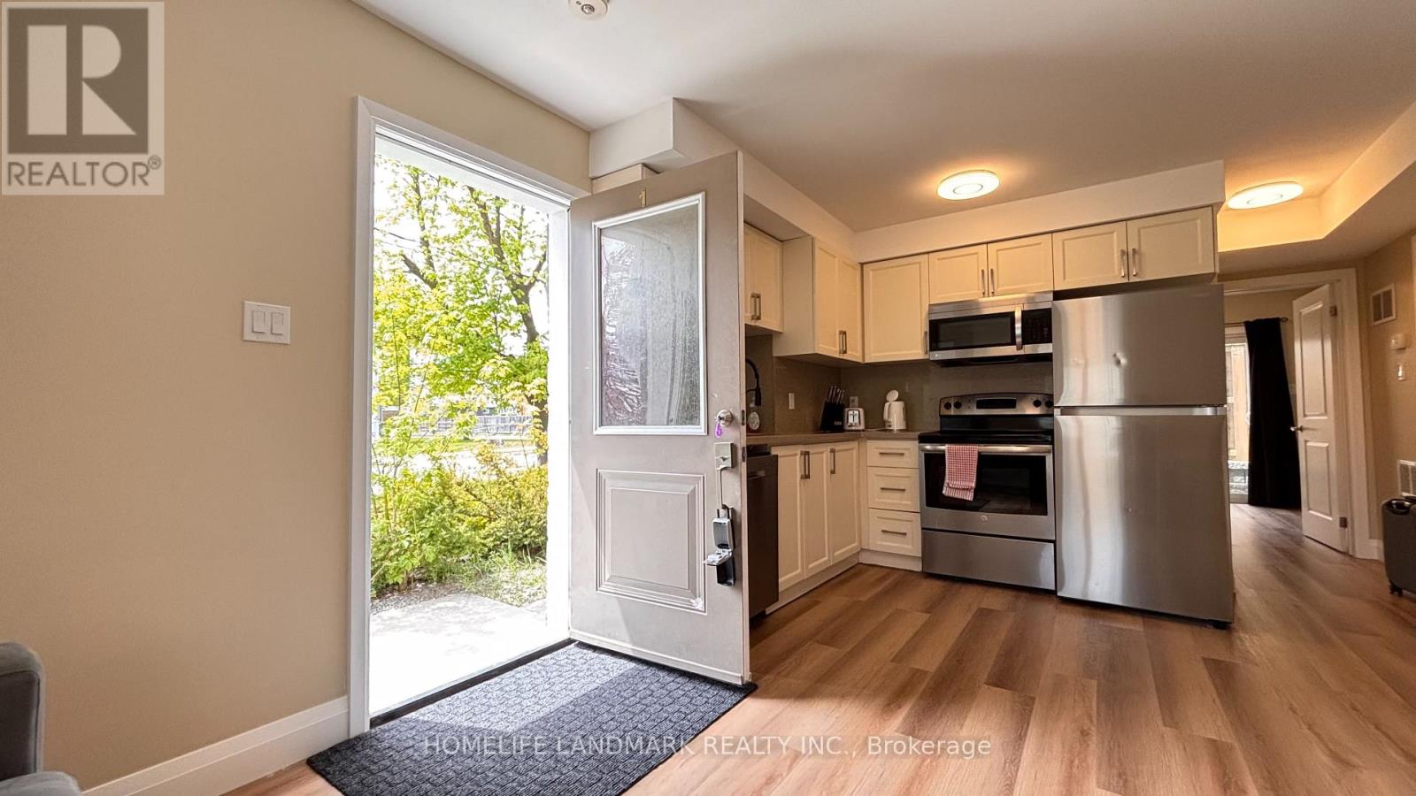 1 - 122 COURTLAND AVENUE E — photo 2