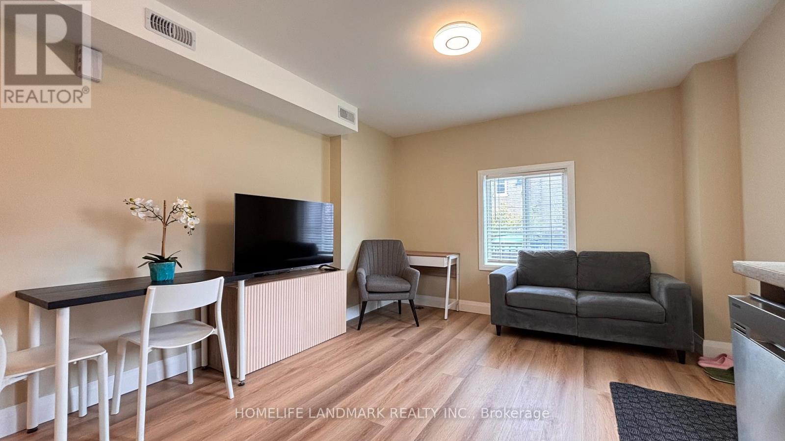 #1 122 COURTLAND AVENUE E - 4