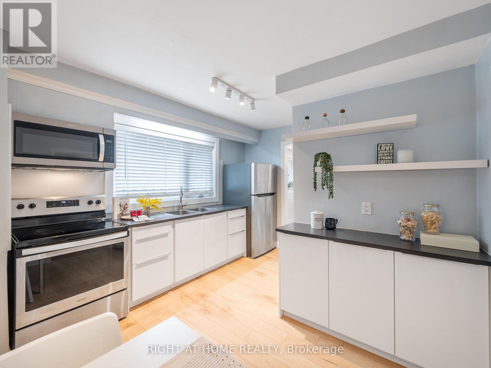 2 LEAVENWORTH CRESCENT - 10