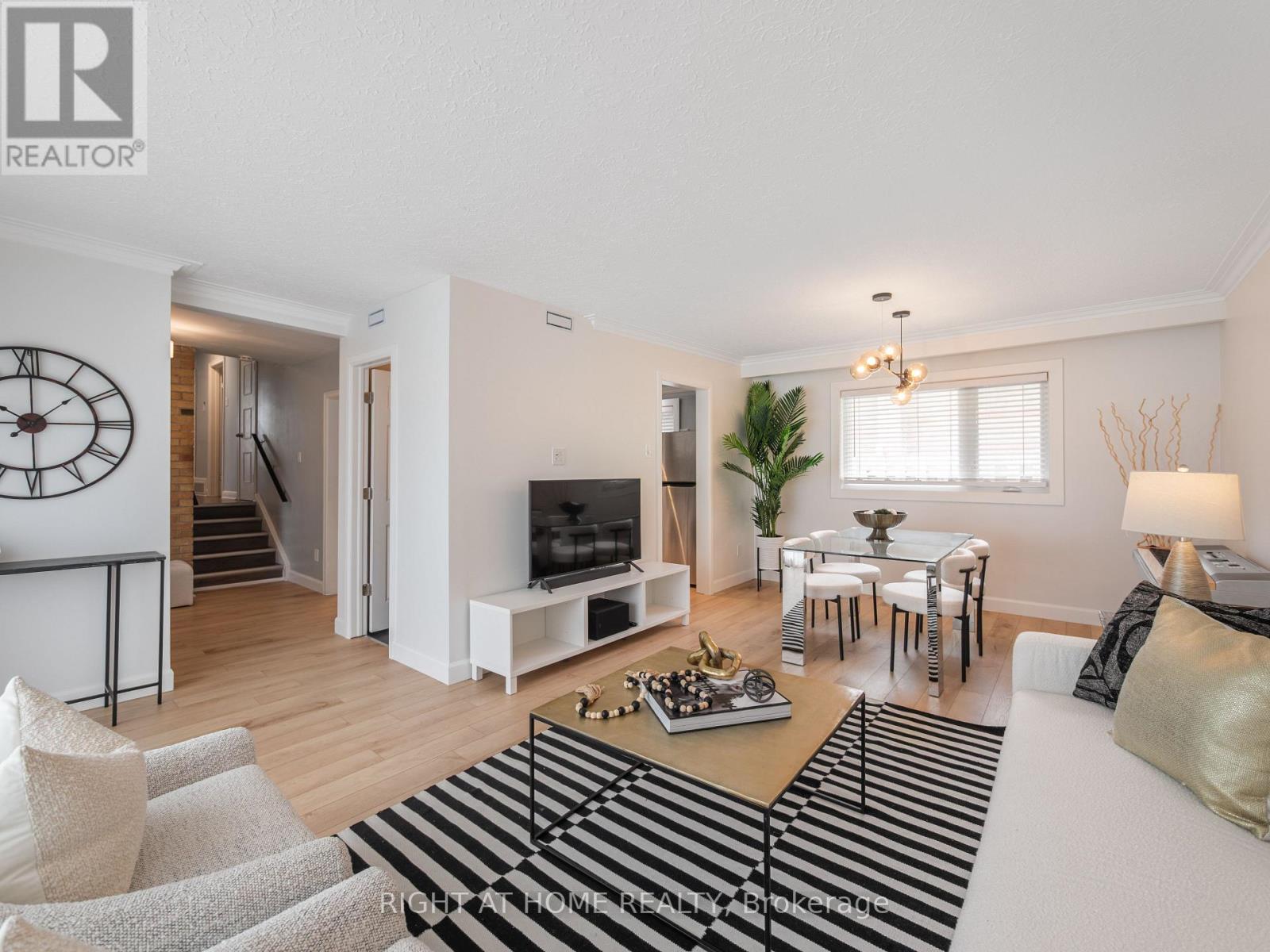 2 LEAVENWORTH CRESCENT - 7