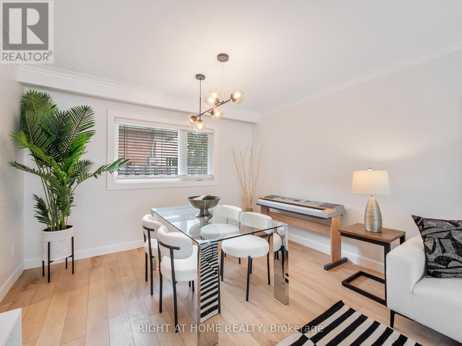 2 LEAVENWORTH CRESCENT - 8
