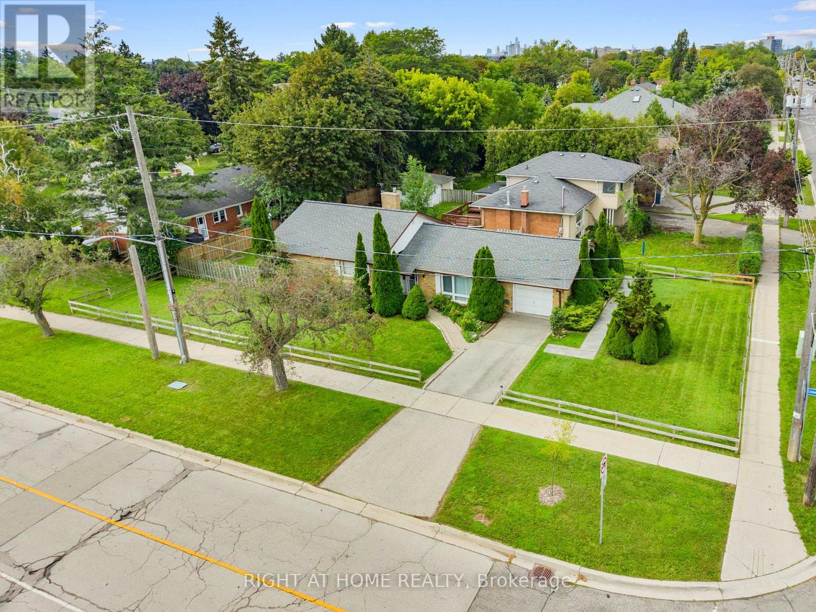 2 LEAVENWORTH CRESCENT - Image 31