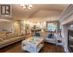 Living room - 1007 Fourth Street, Nelson, BC V1L2T5 Photo 9