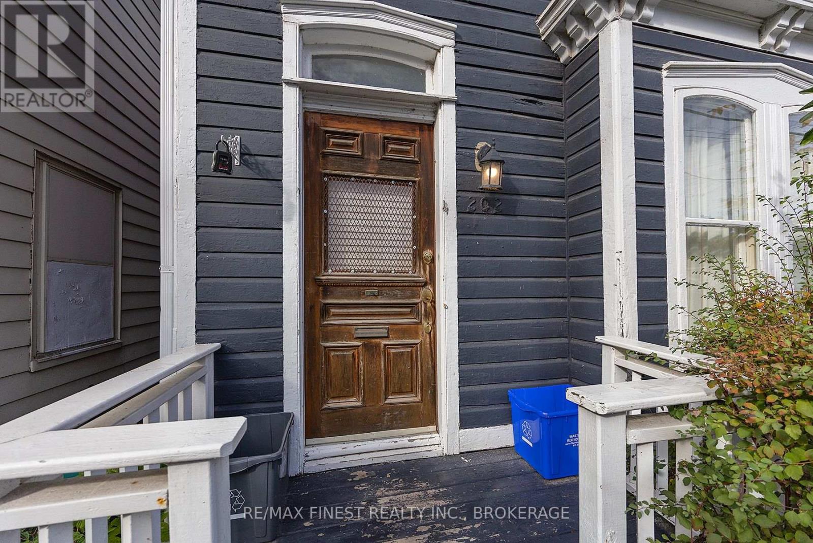 202 Montreal Street, Kingston (East of Sir John A. Blvd), Ontario, K7K3G4, Kingston (East of Sir John A. Blvd), Ontario — photo 4 of 5