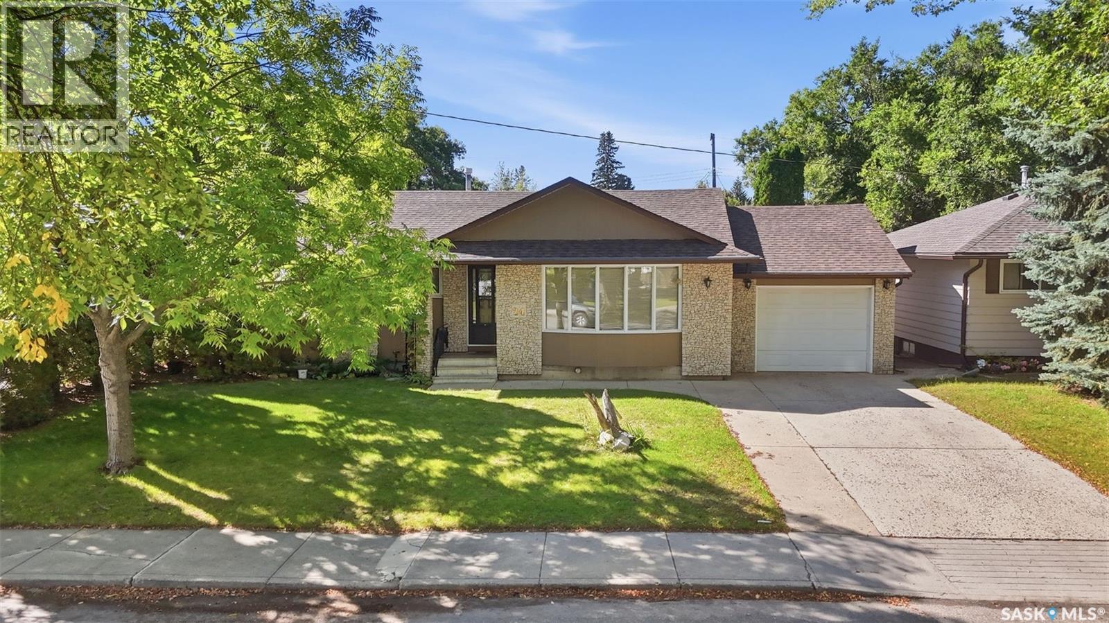 24 Harrison CRESCENT, Saskatoon — photo 2
