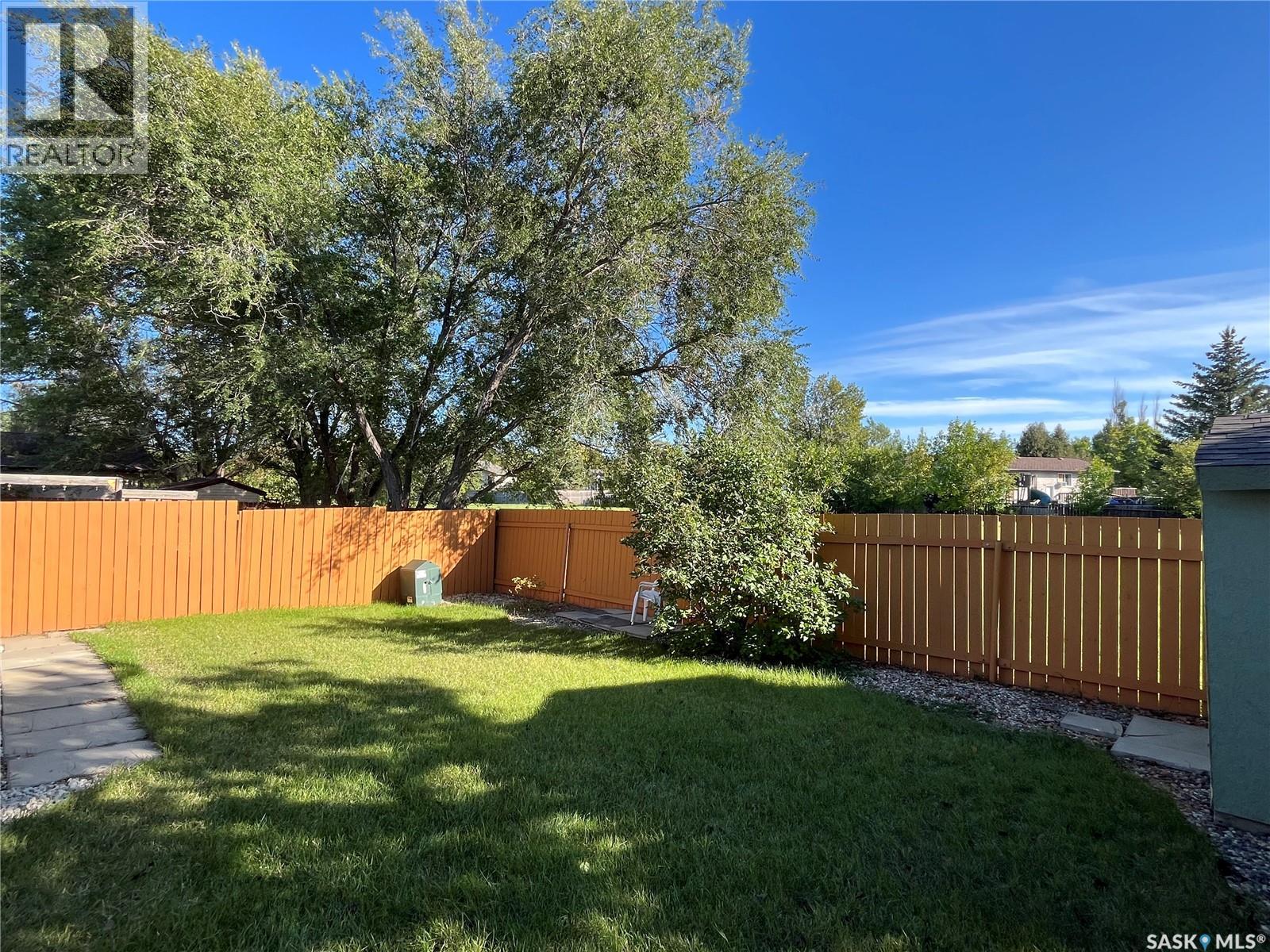 1055 KENDERDINE DRIVE N - 10