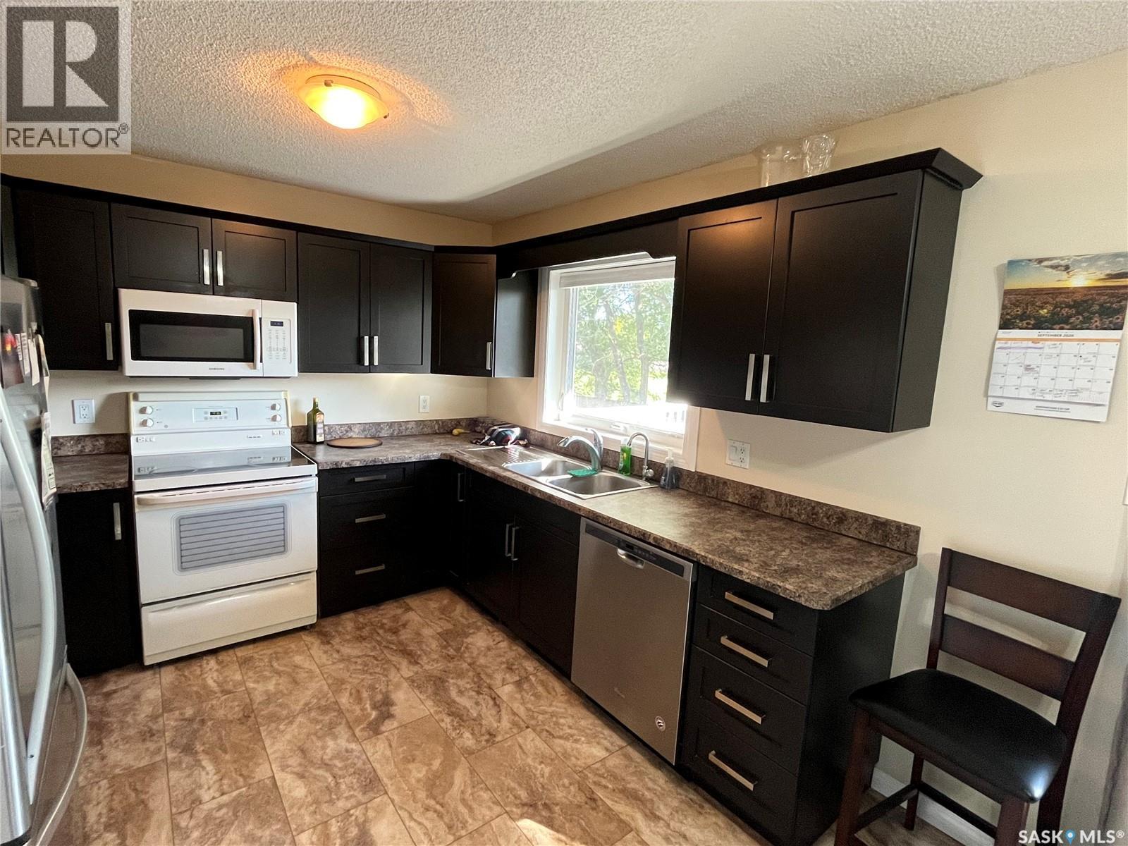 1055 KENDERDINE DRIVE N - 15