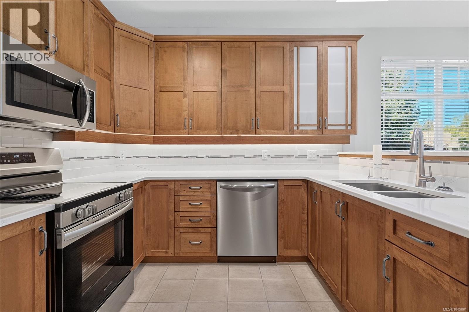1368 Saturna Dr - 5