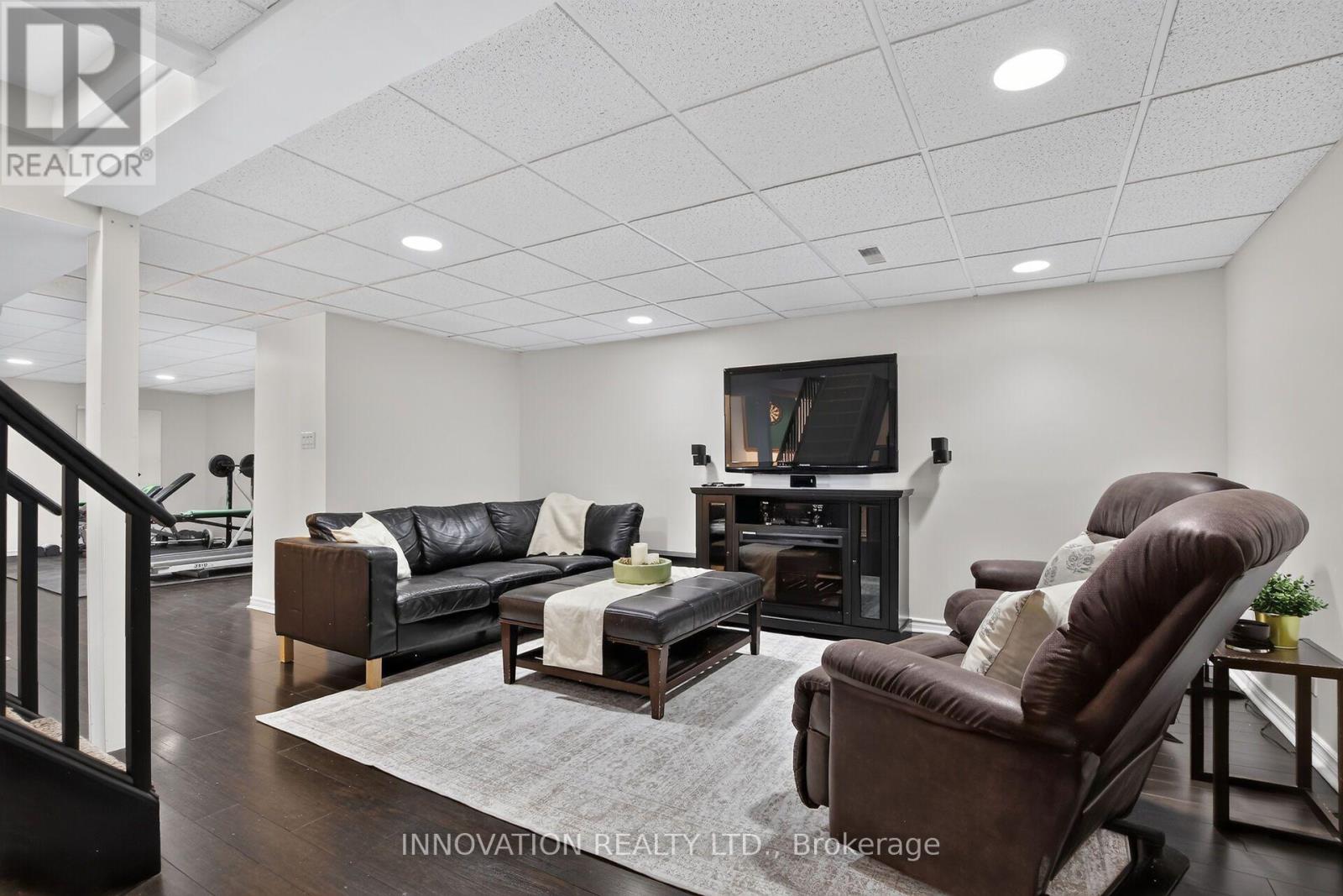 8 DOGWOOD DRIVE - 22