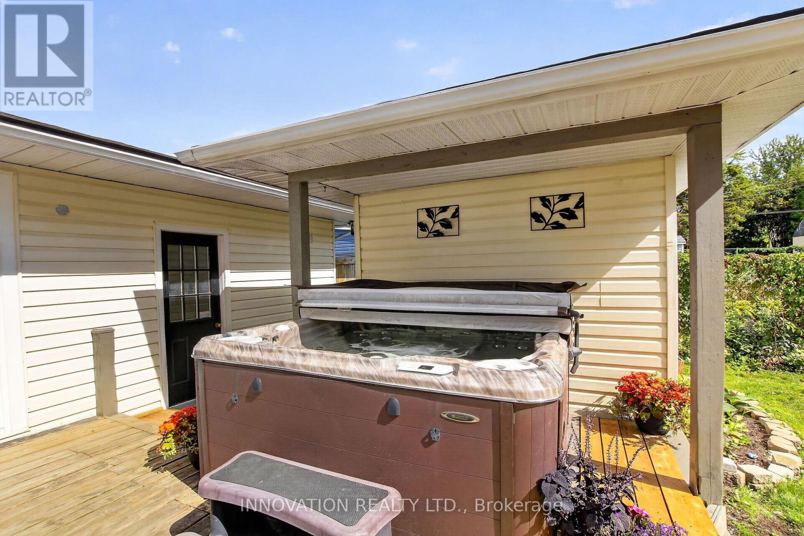 8 DOGWOOD DRIVE - 33
